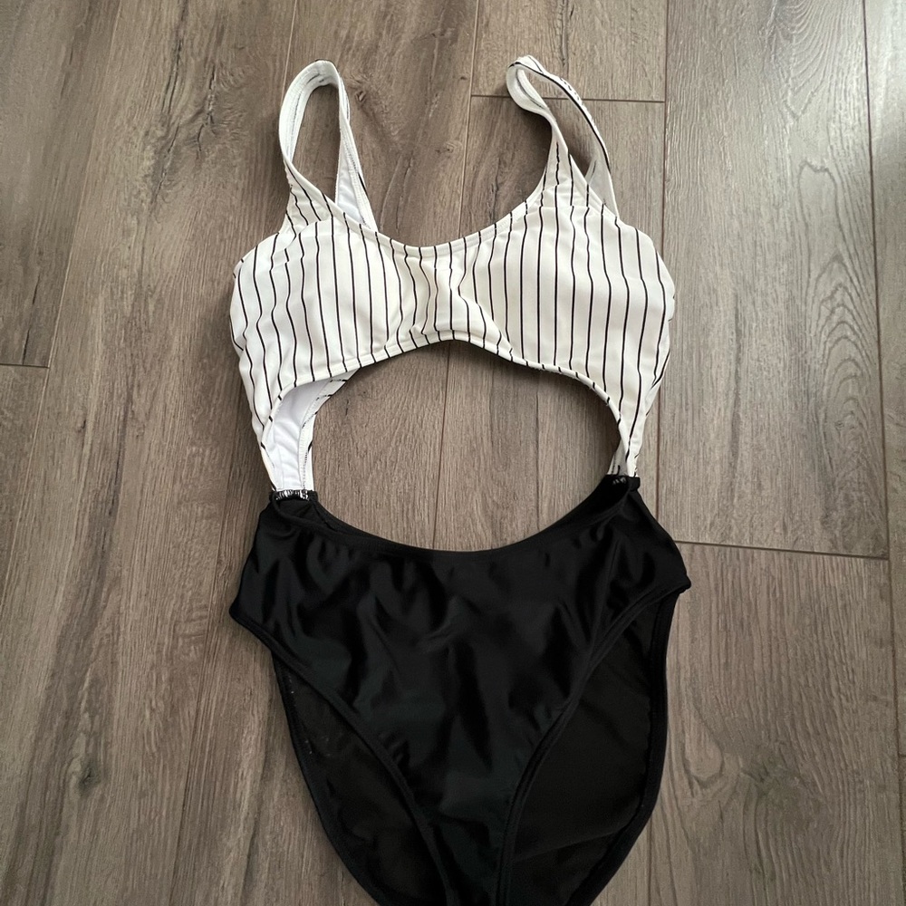 Design Lab Lord & Taylor Black and White Striped One Piece Swimsuit